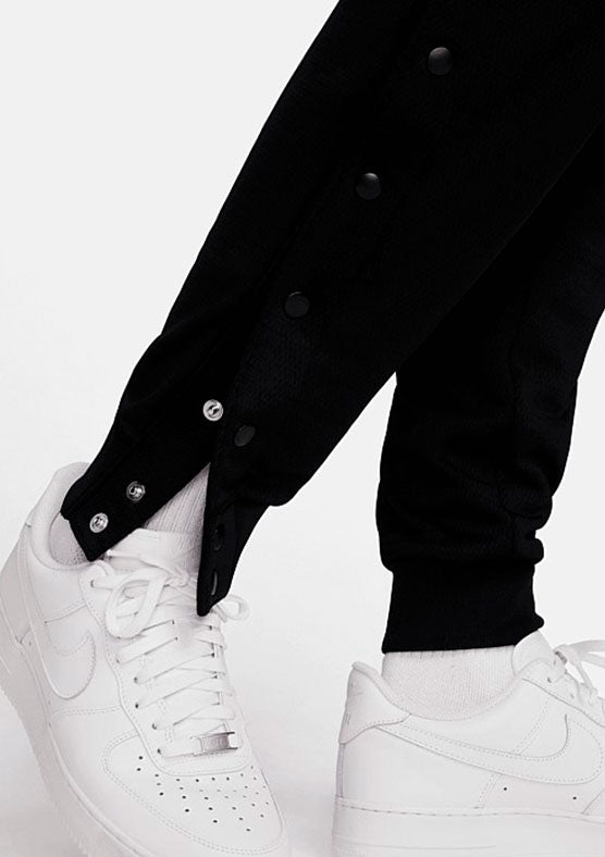 Nike-Seasonal-Therma-FIT-Cargo-Basketball-Pants-FB7109-010-2